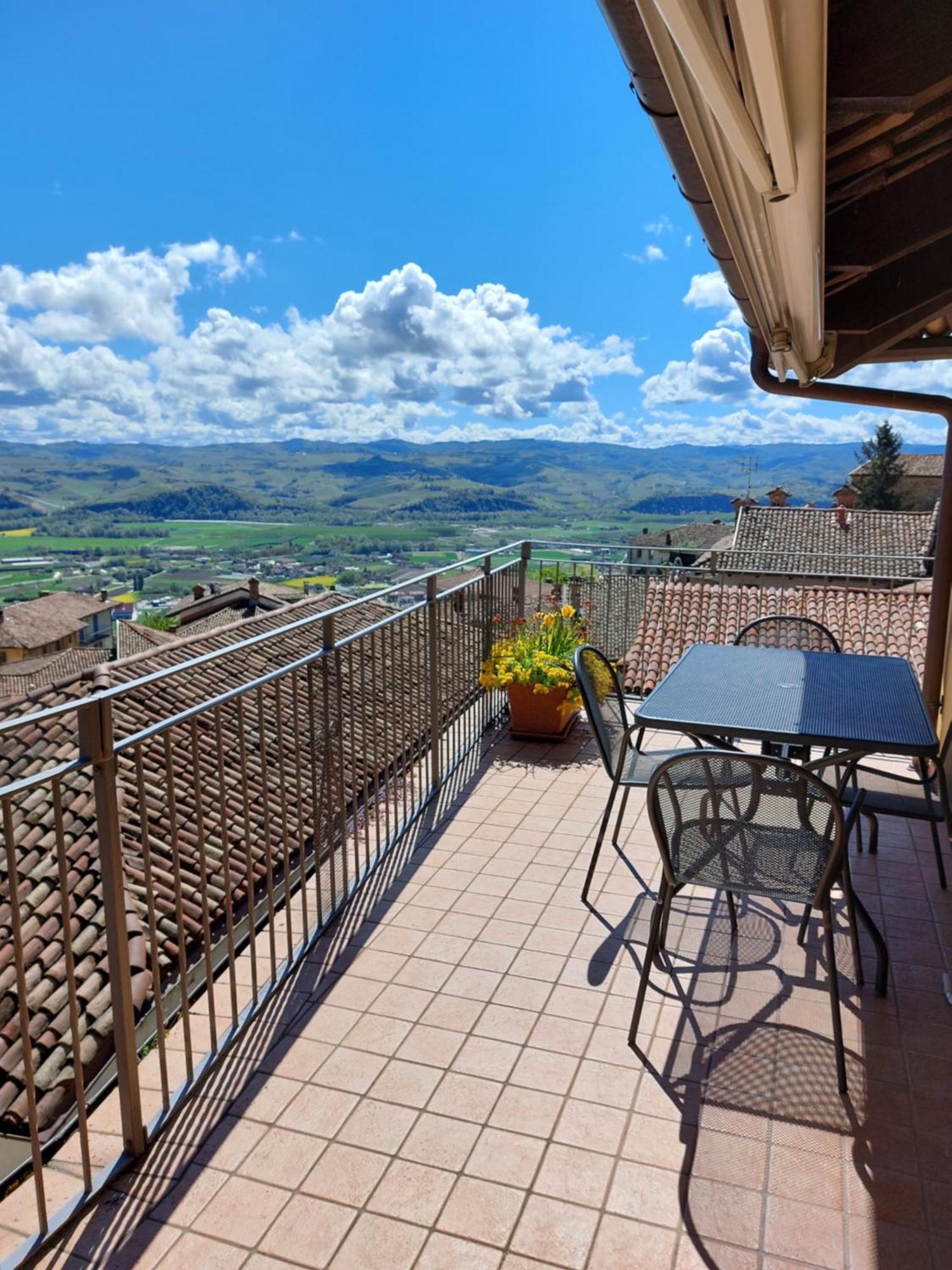 Il Giardino Di Olivia Appartement Guarene Buitenkant foto