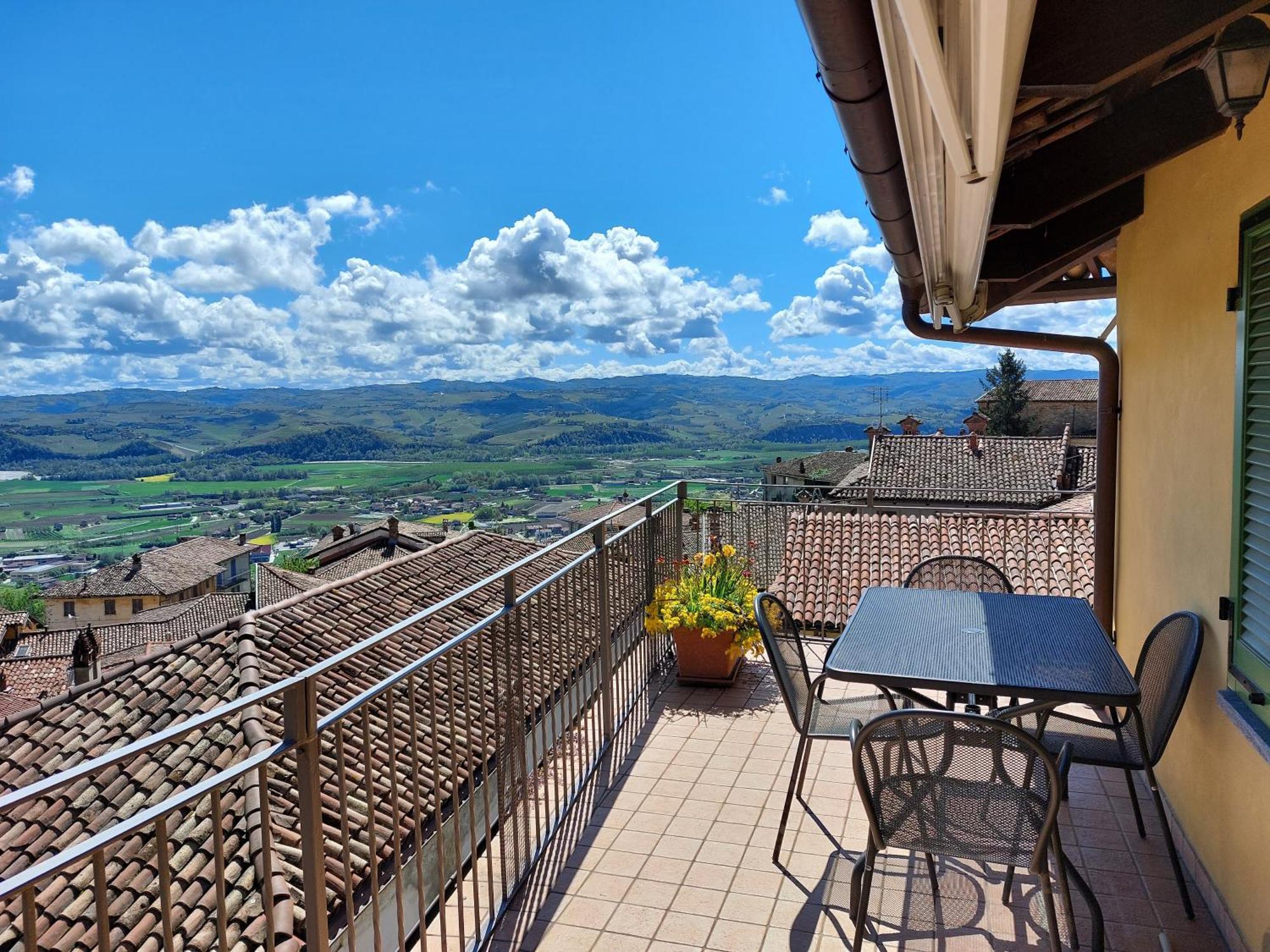 Il Giardino Di Olivia Appartement Guarene Buitenkant foto