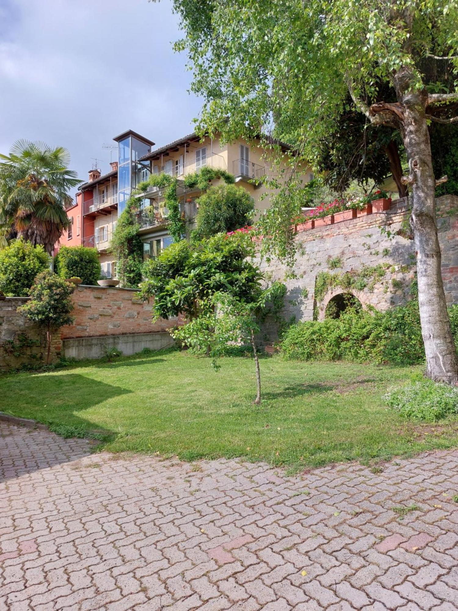 Il Giardino Di Olivia Appartement Guarene Buitenkant foto